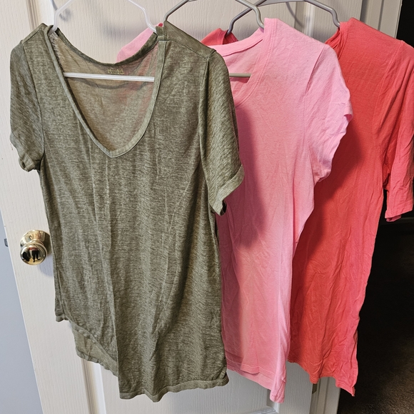 Mudd Tops - Women's V-Neck T-Shirt Trio - Green, Pink, Coral